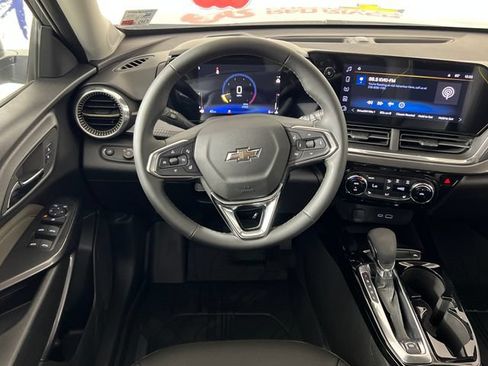New 2026 Chevrolet Trax ACTIV w/ Sunroof Package FWD image 13