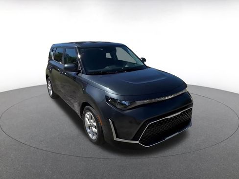 Used 2025 Kia Soul LX w/ LX Technology Package FWD image 3