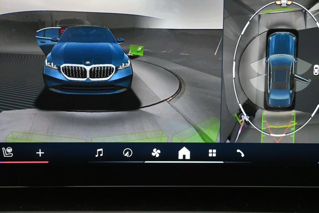 Used 2024 BMW 530i xDrive w/ Premium Package AWD/4WD image 16