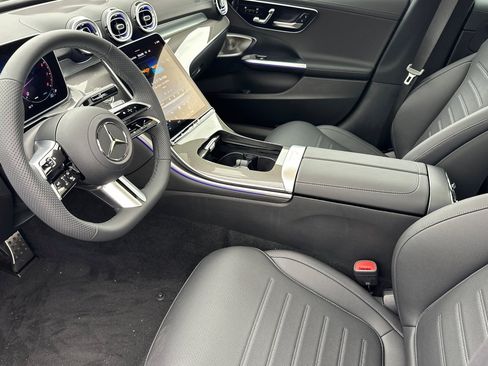 Used 2025 Mercedes-Benz C 300 4MATIC Sedan image 5