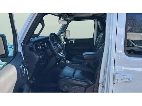 Used 2023 Jeep Gladiator Overland image 11
