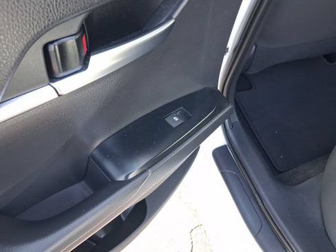 Used 2020 Toyota Camry LE FWD image 10