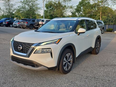 Used 2023 Nissan Rogue SV w/ SV Premium B Package AWD/4WD image 3