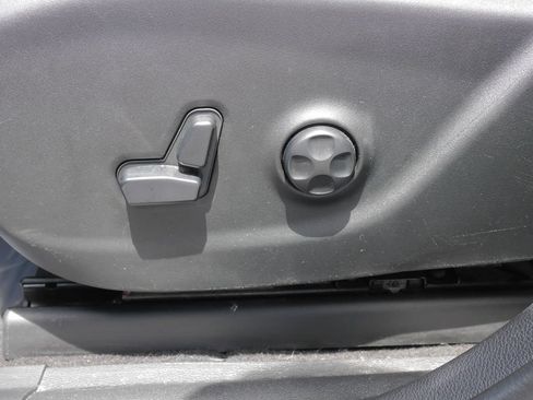 Used 2019 Jeep Cherokee Limited AWD/4WD image 22
