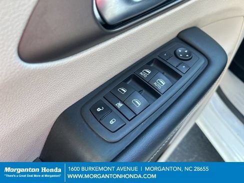 Used 2023 Chrysler Voyager LX FWD image 14