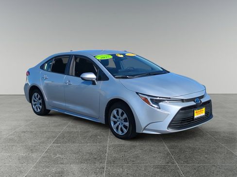 Used 2025 Toyota Corolla LE image 7