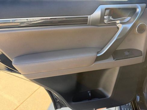 Used 2023 Lexus GX 460 Premium w/ Accessory Package AWD/4WD image 12