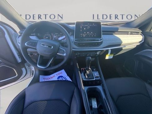 New 2026 Jeep Compass Latitude image 22