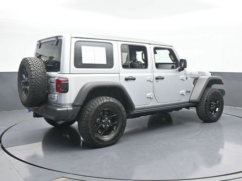 Used 2024 Jeep Wrangler Unlimited image 6