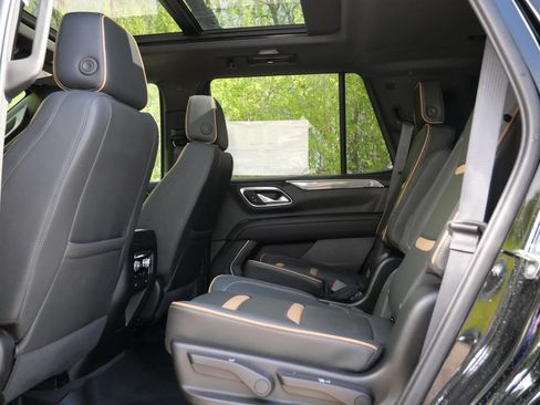 Used 2024 GMC Yukon AT4 w/ AT4 Premium Plus Package AWD/4WD image 25
