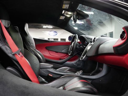 Used 2017 McLaren 570S Coupe RWD image 19