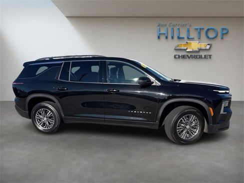 Certified 2025 Chevrolet Traverse LT image 3