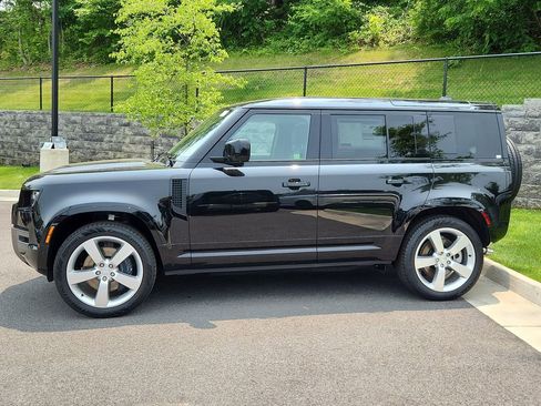 New 2025 Land Rover Defender 110 X-Dynamic SE image 6