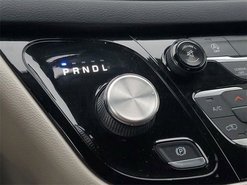 Used 2017 Chrysler Pacifica Touring-L image 28