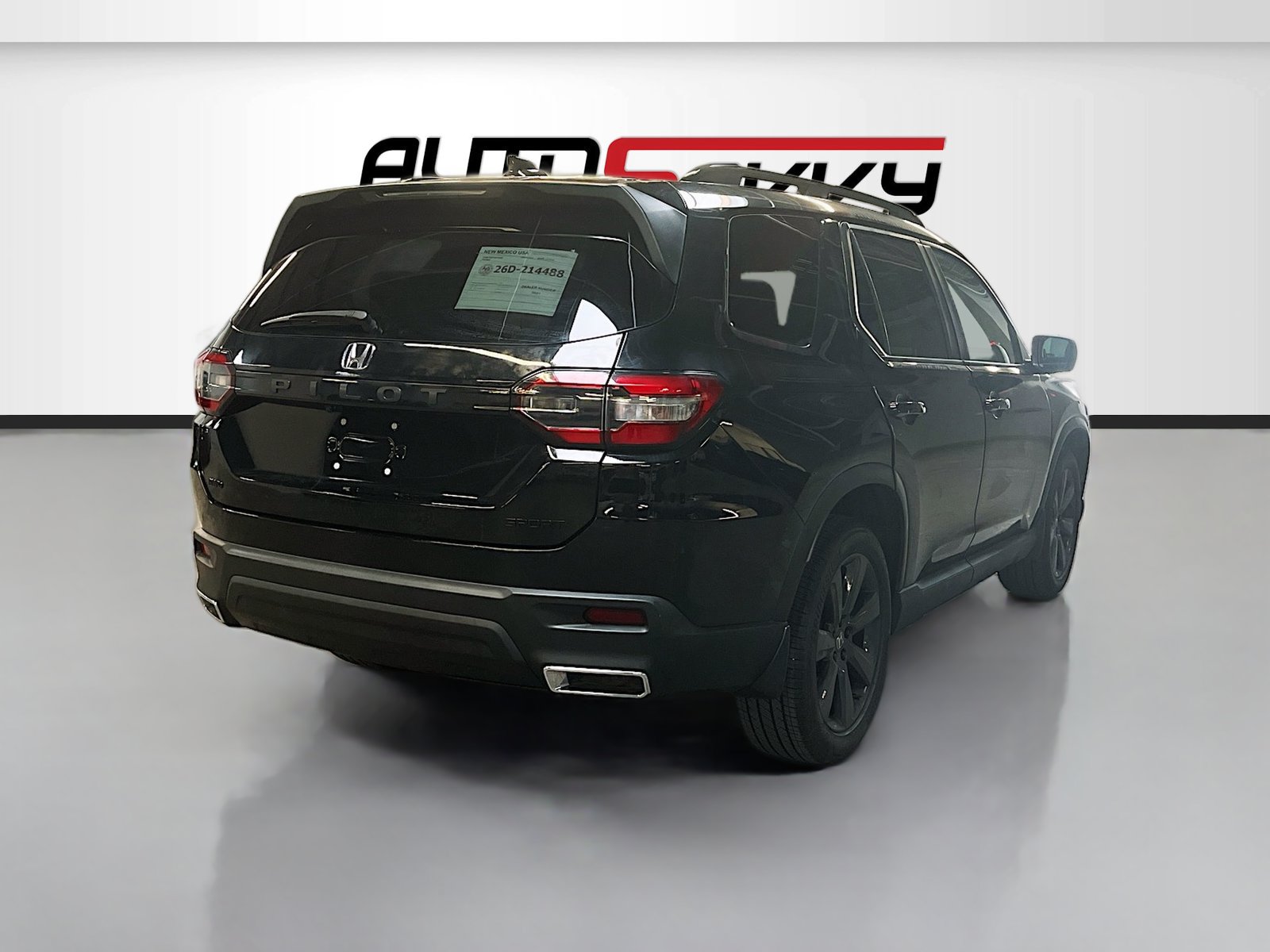 Used 2025 Honda Pilot Sport image 7