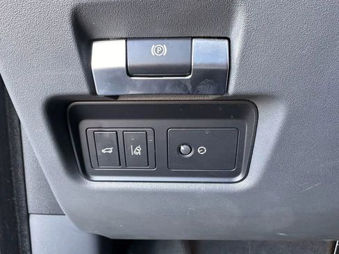 Used 2020 Jaguar E-PACE SE image 16