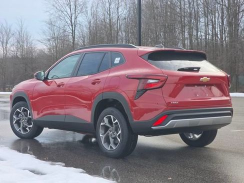 New 2026 Chevrolet Trax LT w/ Sunroof Package image 18