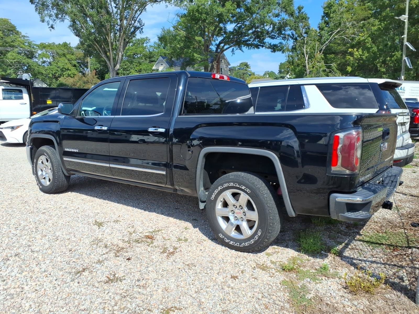 Used 2017 GMC Sierra 1500 SLT w/ Suspension Package, Off-Road AWD/4WD image 4