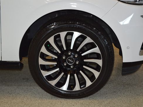 Used 2022 Lincoln Navigator Black Label AWD/4WD image 9