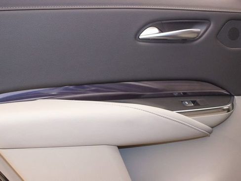 Used 2023 Cadillac XT4 Luxury w/ Cold Weather Package image 18