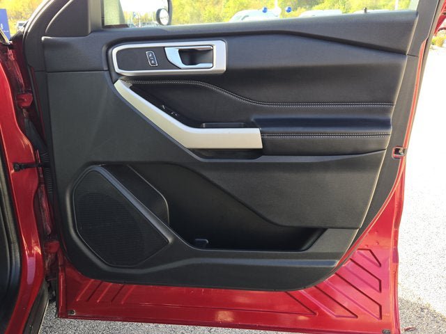 Used 2020 Ford Explorer XLT w/ Equipment Group 202A AWD/4WD image 6