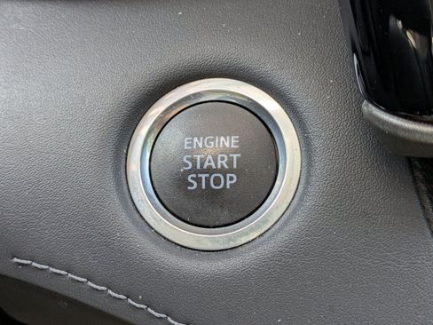 Used 2021 Toyota Highlander XLE FWD image 30