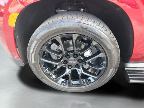 Used 2022 GMC Yukon XL Denali w/ Denali Premium Package image 35