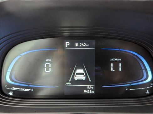 Certified 2025 Hyundai Venue SEL image 11