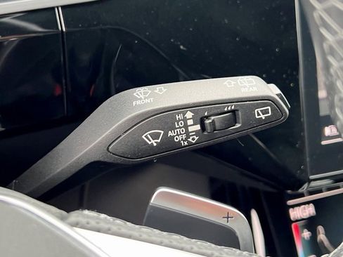 Certified 2023 Audi e-tron S Premium Plus image 35