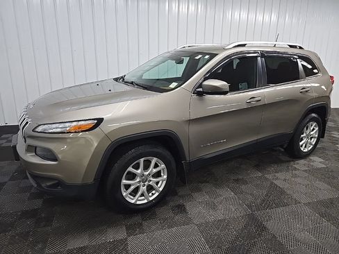 Used 2016 Jeep Cherokee Latitude w/ Cold Weather Group AWD/4WD image 6