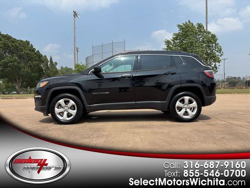 Used 2017 Jeep Compass Latitude w/ Cold Weather Group AWD/4WD image 1