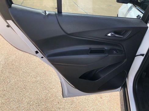 Used 2018 Chevrolet Equinox LT image 11