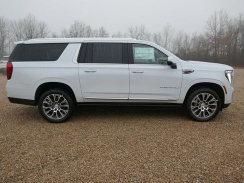 New 2026 GMC Yukon XL Denali image 2