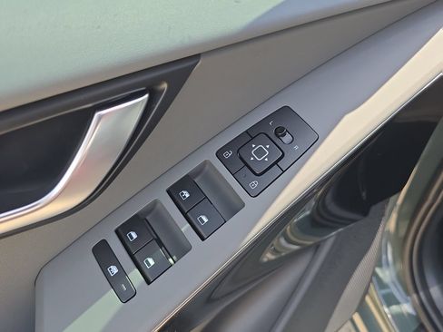 New 2026 Kia Niro EX FWD image 19
