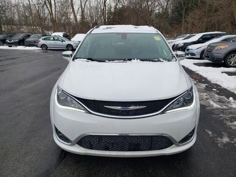 Used 2019 Chrysler Pacifica Limited image 5