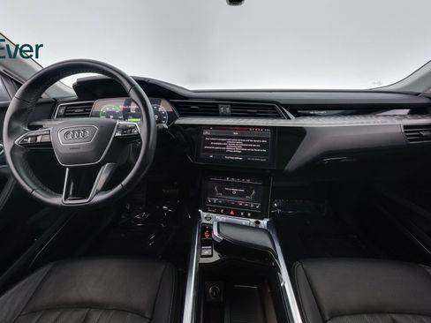 Used 2022 Audi e-tron Premium Plus image 23