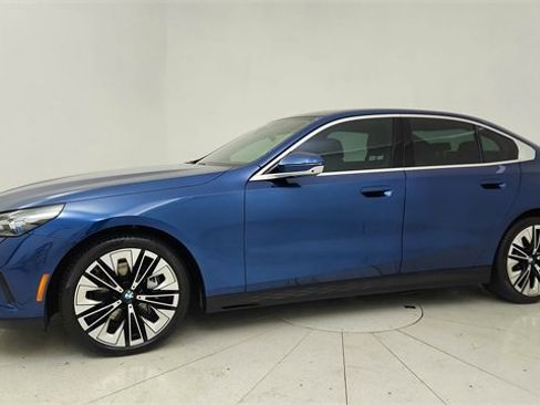 Used 2025 BMW 540i xDrive image 3