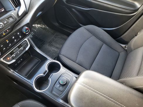 Used 2024 GMC Terrain SLE image 15