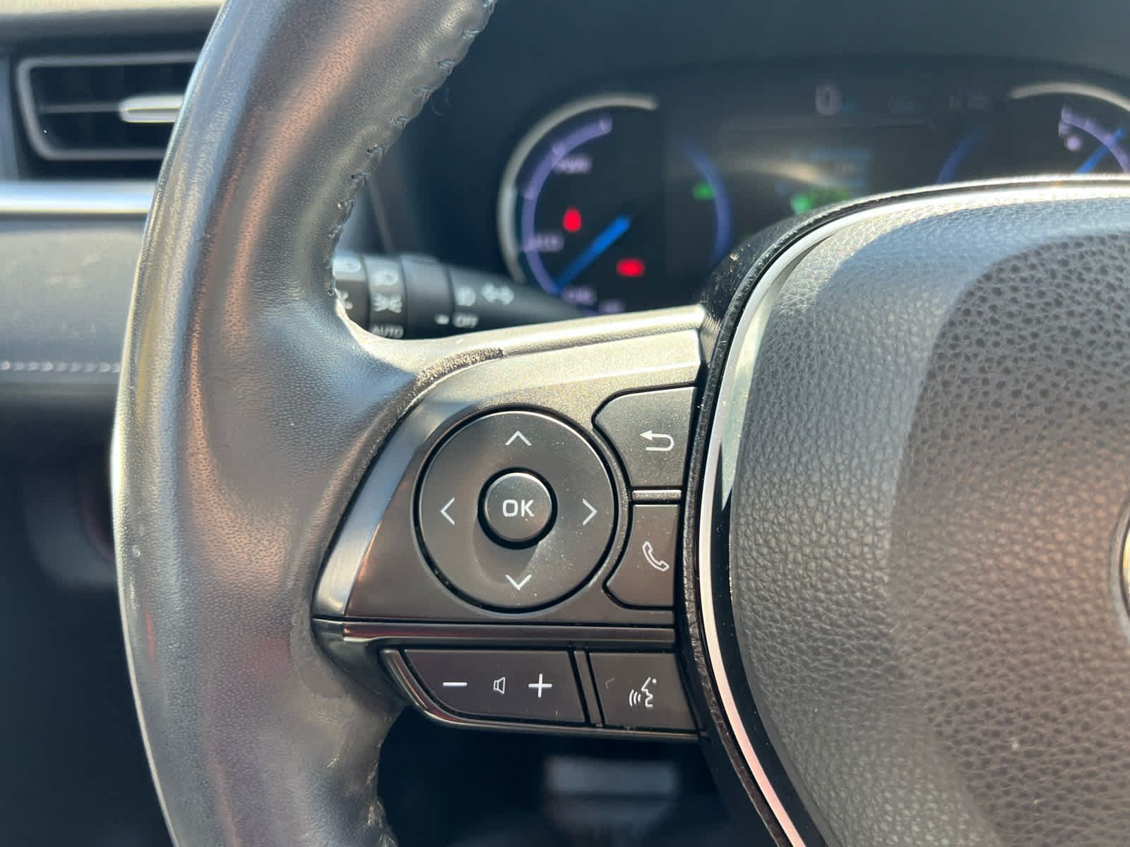 Used 2020 Toyota RAV4 Limited AWD/4WD image 18