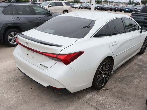Used 2022 Toyota Avalon Touring FWD image 10