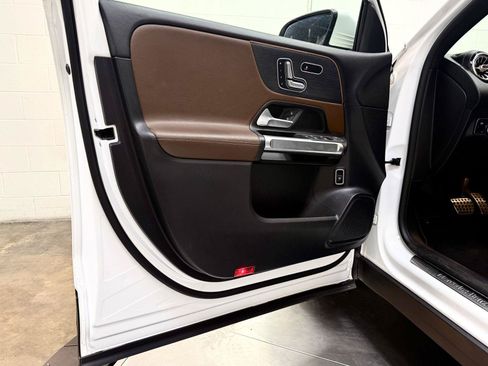 Used 2021 Mercedes-Benz GLB 250 image 11