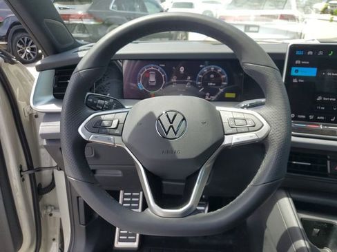 New 2026 Volkswagen Tiguan SE R-Line FWD image 25