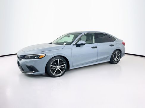 Used 2023 Honda Civic Touring image 3