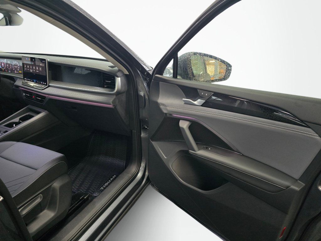 New 2026 Volkswagen Tiguan SE AWD/4WD image 41