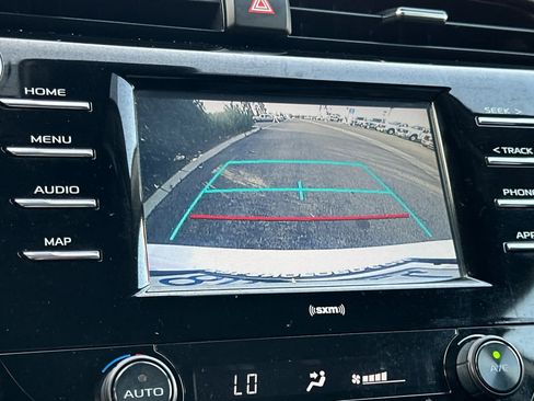 Used 2020 Toyota Camry SE image 18