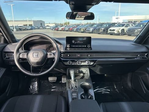 Used 2025 Honda Civic Sport image 9