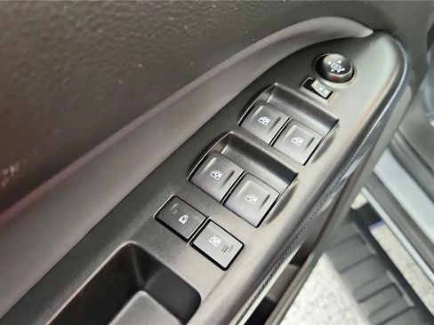 Used 2022 Chevrolet Colorado Z71 AWD/4WD image 30