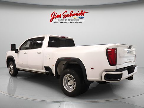 Used 2024 GMC Sierra 3500 Denali Ultimate AWD/4WD image 4