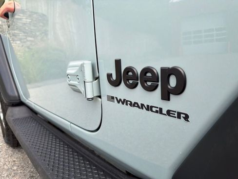 Used 2023 Jeep Wrangler Sport AWD/4WD image 11