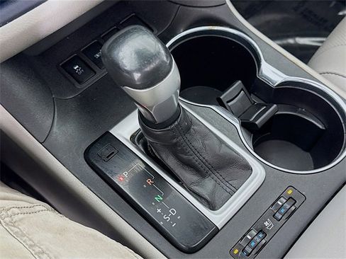 Used 2019 Toyota Highlander Limited image 17